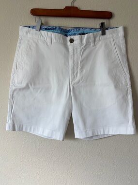 Tommy Bahama Men’s Boracay 7 Inch Chino Shorts in White Size 34